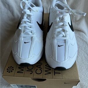 Nike Air Max Dawn Sneakers